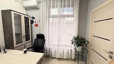 сдача офисных помещений в аренду: Сдаю Офисный кабинет: 15 м², В бизнес центре, С ремонтом, Первая линия — 7