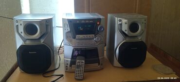 домашняя камера: Продаю музыкальный центр Panasonic состояние новая, есть пульт