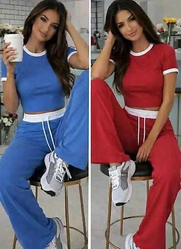 jasmil haljine: Dvoslojni ženski komplet – crop majica i široke trenerke - Model — 1