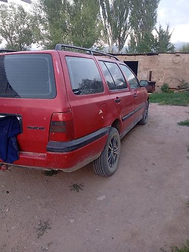 Другие автомобили: Продается компактный хэтчбек красного цвета. Трехдверный кузов — 2