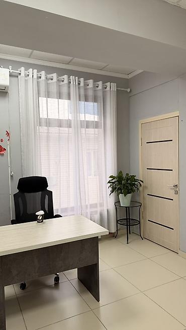 сдача офисных помещений в аренду: Сдаю Офисный кабинет: 15 м², В бизнес центре, С ремонтом, Первая линия — 8