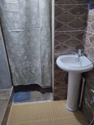 Həyət evləri və villaların satışı: 1 otaqlı həyət evi - Tikili: daş divarlı, bir mərtəbə, giriş — 8