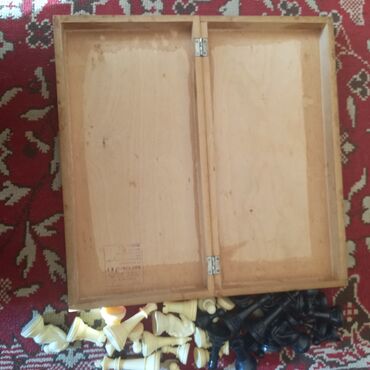 Şahmatlar: Məndə 3 dəst Şaxmat var ki, evdə yer tutduğundan satıram. 1) Böyük — 2