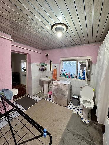 Продажа коттеджей и домов: 4 комнаты, 65 м², 5 соток, Бишкек, Аламединский рынок / базар Агентство недвижимости — 24