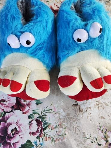 Papuče: Kucne patofne. Vise boja. Jedan dezen. Velicine su uradjene na — 2