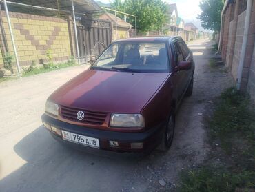 Volkswagen: Volkswagen Vento: 1992 г., 1.8 л, Механика, Бензин, Седан