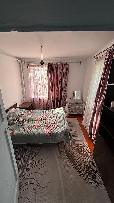 Кыймылсыз мүлк: 🏡❗️Продается уютный 3х-комнатный дом в г. Каракол!❗️ 📍 Адрес: г — 4