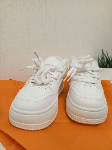 теплые кроссовки: Самые лучшие женские белые кроссовки!!НОВЫЙ ТРЕНД, шикарное качество!