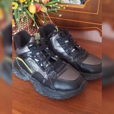 обувь женская 40: Продам ботосы 35 размер г Кара Балта