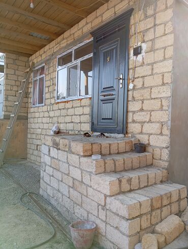 Həyət evləri və villalar: Binəqədi qəs. 3 otaqlı, 2 kv. m, Orta təmir