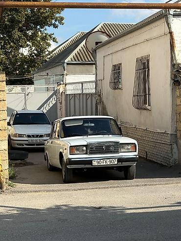 turbo az priora furqon: Lada 2107, ağ rəng, sedan. Xüsusiyyətlər və təchizat: - Salon: qara — 2
