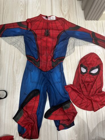 детскую курточку на мальчика: Продается костюм Человек паук. 5-7 лет . В наличии 2 шт . Цена 400 сом
