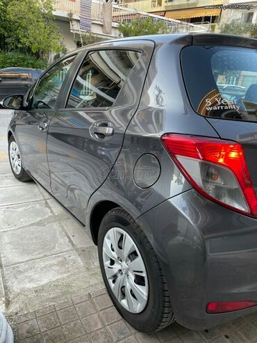 Toyota: Toyota Yaris: 1.3 l. | 2011 έ. Sedan — 4