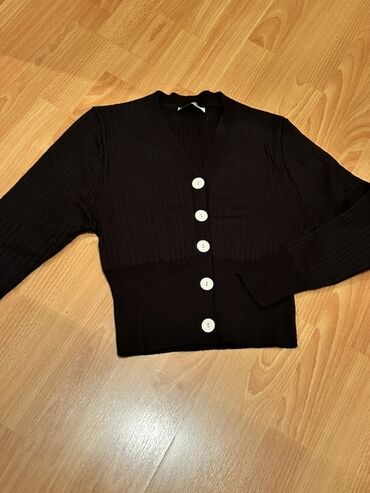 Kardiqanlar, jaketlər: Yenidi. Olcu STD. S M olar. Geyinilmeyib