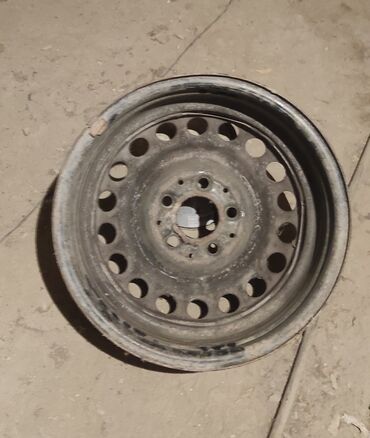 Disklər: 15 diametri Mersedes markalı avtomobil üçün disk. Təmiz zavod — 9