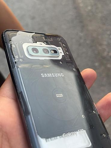 Мобильные телефоны и аксессуары: Samsung Galaxy S10e, Б/у, 128 ГБ, цвет - Черный — 1