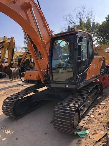 Ekskavatorlar: Hyundai 200 ekskavator hec bir problemi yoxdur il:2021 yürüyüş:1123.6