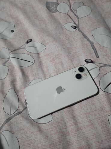 Apple iPhone: IPhone 13, Б/у, 128 ГБ, Белый, Чехол, 77 % — 11