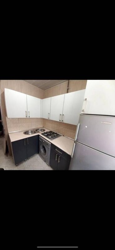 Uzunmüddətli kirayə mənzillər: Gənclik,Ayna Sultanova,heykəlin yaxınlığında,5 mərtəbəli tikilinin — 8