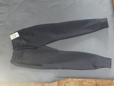 muske pantalone svecane: Poptuno nova trenerka tech fleece,veličina s