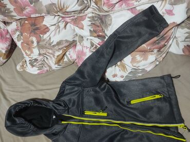 Kurtkalar: Uşaq üçün kapüşonlu yüngül gödəkçə firuze rəngdə.boz isə içi isti — 10