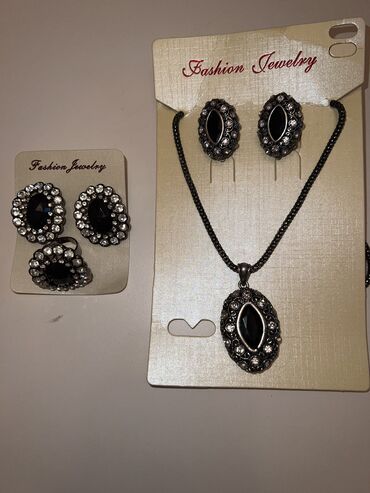 Sırğalar: Bijuteriya sırğalar. Hər şəkildəkinin Hamısı birlikdə 8 manat -da lalafo.az — 8 Sırğalar: Bijuteriya sırğalar. Hər şəkildəkinin Hamısı birlikdə 8 manat — 8