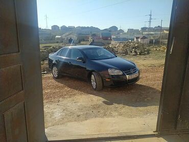 Volkswagen: Volkswagen Jetta: 2 l | 2009 il Sedan — 10