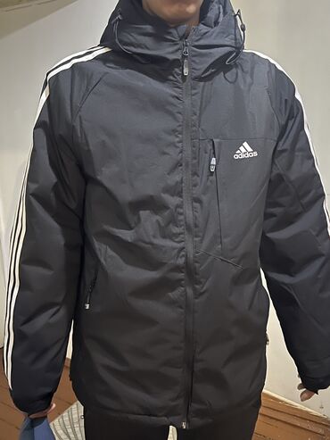 шапка оригинал: Эркектердин курткасы, 3XL (EU 46), Adidas, Жаңы, түсү - Кара, Акылуу жеткирүү