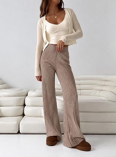 Rebraste ženske pantalone sa širokim nogavicama
1700din
S M L