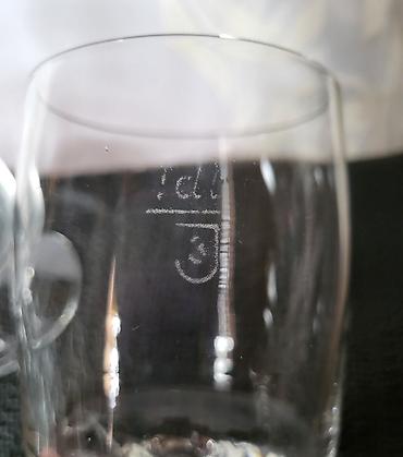 Čaše: Case za vino iz 80ih. Case ( kafanske) za vino,perketne,sve na njima — 12