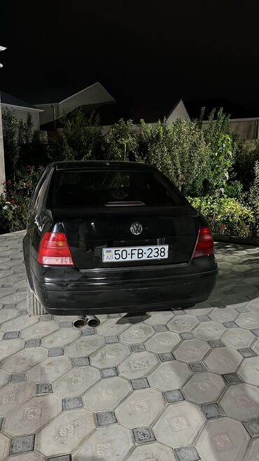 Volkswagen: Volkswagen Bora/Jetta sedan - Kuzov: 4 qapılı sedan, qara rəng - — 3