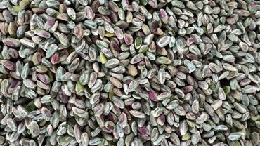 Сухофрукты, орехи, снеки: Очищенные фисташки, готовые к употреблению. Ядра имеют характерный — 8