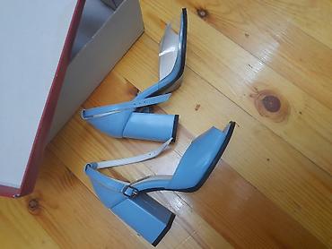 gun eynəyi: Merlin Shoes qadın sandaleti - Rəng: açıq mavi (baby blue) - Model — 3