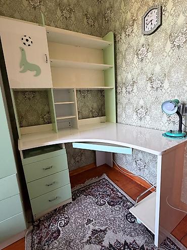 Yazı masası 80 azn təcili satlır Bskxanov Ym 60 Nəzrin