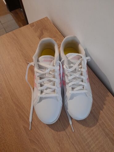 Women's Sneakers and athletic shoes: Adidas ženske patike – bele sa roze prugama - Model niskog profila sa — 5