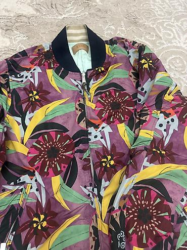 бомбер: Продаю Двусторонний бомбер scotch and soda
Брала в эмиратах за 100$ — 3