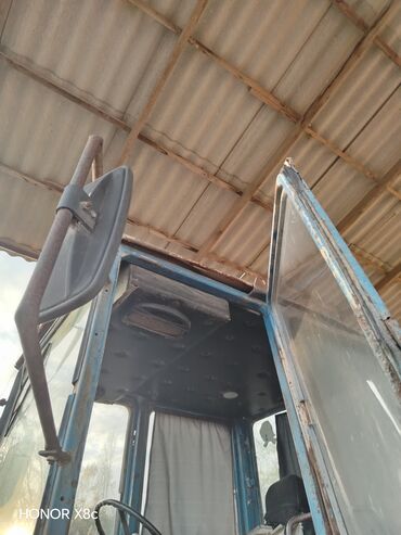 Traktorlar: MTZ tipli təkərli traktor və arxasında ot‑saman pressi Texniki — 3