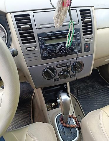 Nissan: Nissan Tiida sedan – ağ rəng Xüsusiyyətlər: - Kuzov: 4 qapılı sedan — 10