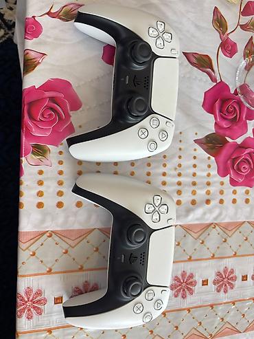 PS5 (Sony PlayStation 5): PlayStation 5 (PS5) oyun konsolu + 2 ədəd DualSense idarəetmə pultu — 3