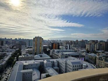 Uzunmüddətli kirayə mənzillər: Nəsimi Rayonu 28 May Metrosu Fərəh Mtk 4 otaq. Mərtəbə - 22/15 Otaq — 21