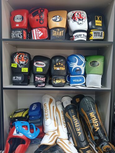 боксерские перчатки цена: Боксеркие перчатки 
Размеры 10,12 унций