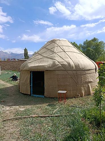 конки бу: 100 баш Боз үй сатылат.Абалы жакшы,кийизи эскирээк.Суйлошуу жолу — 3