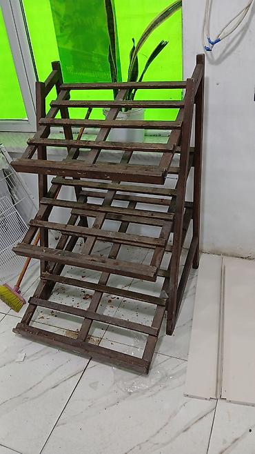 plastik mebel: Taxta çoxmərtəbəli stend/rəf 4əd var - Material: bərk taxta karkas — 1