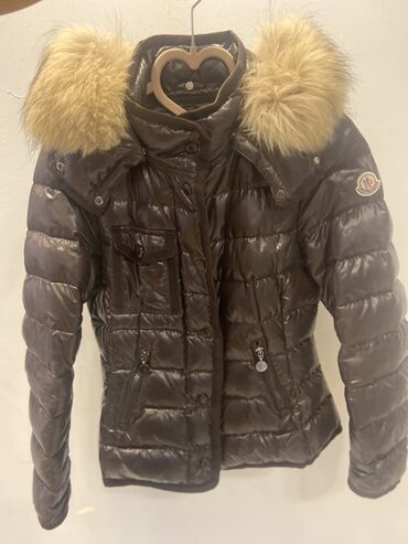 moncler prsluk muski: Moncler kurtka, ela veziyyetde,550 Azn(1600$alınıb), razmer Xs-S,tuku