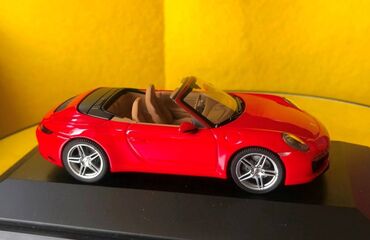 Avtomobil modelləri: Kolleksiya ücün avtomobil modeli Porsche 911 991 Carrera 4 cabriolet — 12