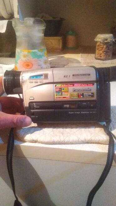 ремонт видеокамер бишкек: Видео камера кассетная.Одна кассета. Зарядка. Япония