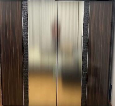Yataq otağı mebel dəsti - Şkaf: sürgülü qapılı, tünd ağac dekorda lalafo.az -da Yataq otağı mebel dəsti - Şkaf: sürgülü qapılı, tünd ağac dekorda