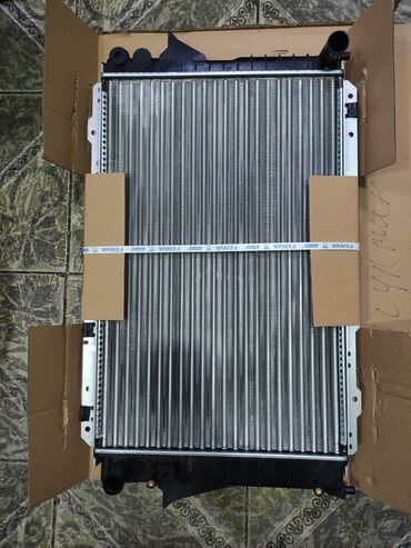 решетка радиатора: AUDI C4 v2.6 (механика) радиатор охлаждения (WXQP) хорошего качество