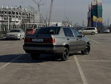 Volkswagen: Volkswagen Vento: 1992 г., 1.8 л, Бензин, Седан — 4