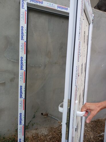 Otaq bitkiləri: PVC qapı dəsti Ölçüləri: 1.55×67 sm. qiymət razılaşma yolu ilə -